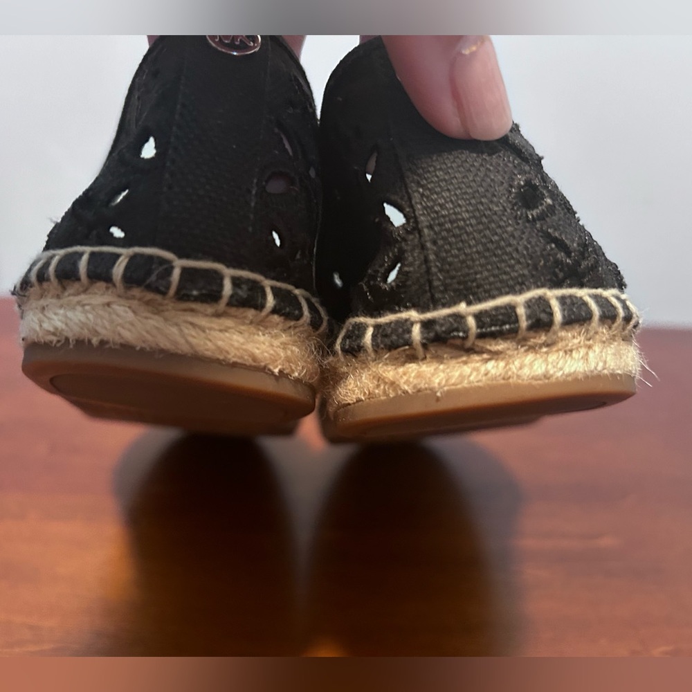 Elegant Black Lace Espadrilles - Picture 9 of 13